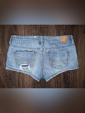 American Eagle Distressed Denim Shortie Shorts Light Wash Low Rise Size 8